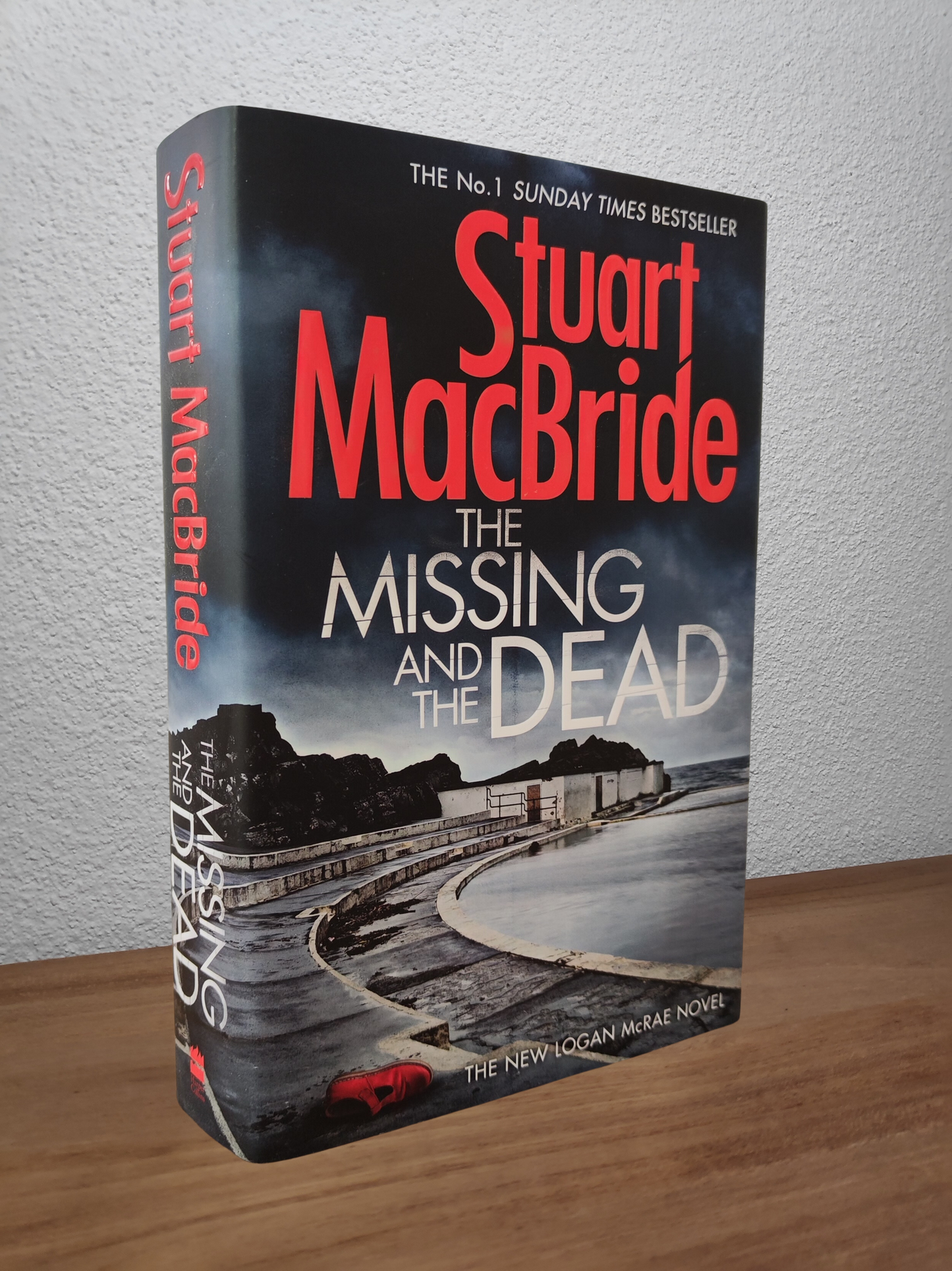 Stuart MacBride - The Missing and the Dead (Logan McRae #9)
