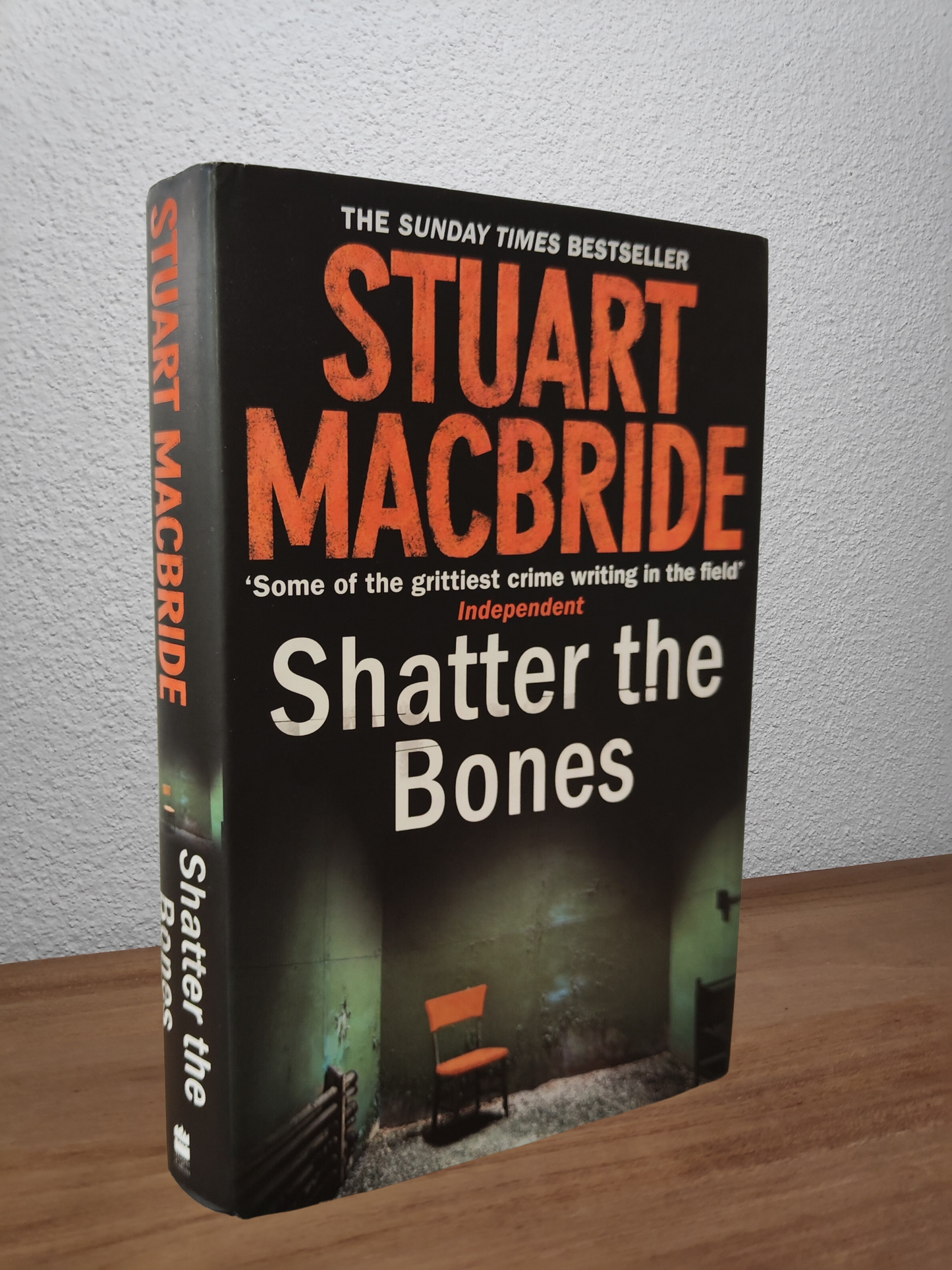 Stuart MacBride - Shatter the Bones (Logan McRae #7)
