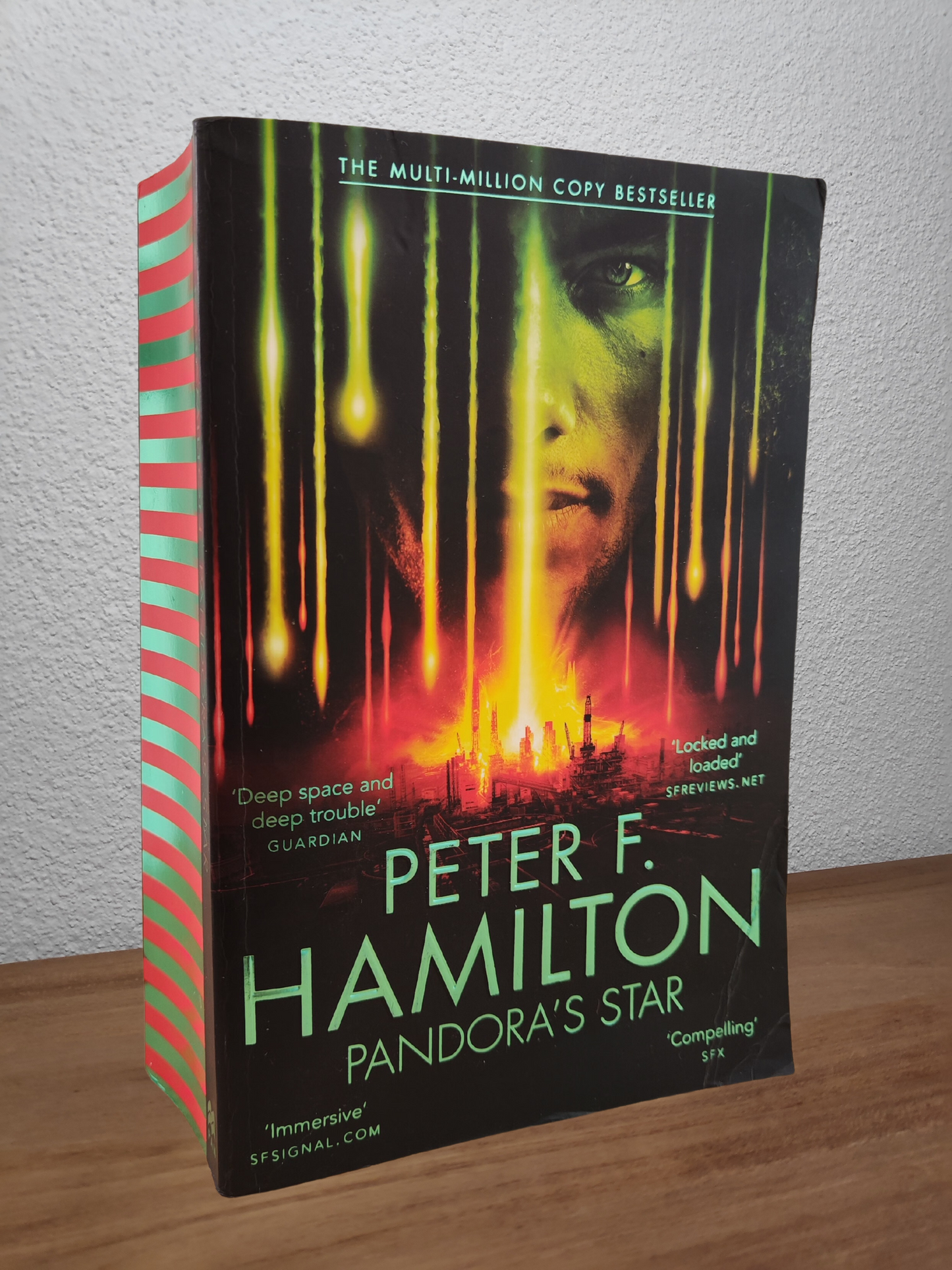 Peter F. Hamilton - Pandora's Star