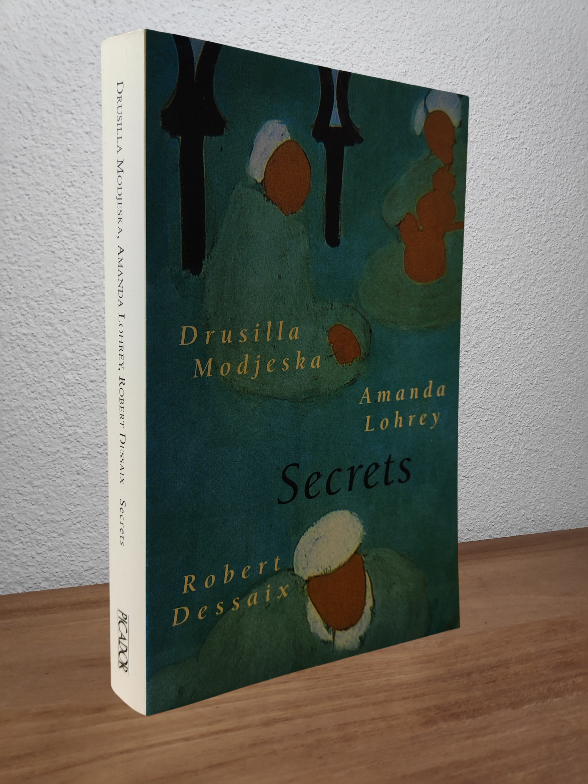 Drusilla Modjeska, Amanda Lohrey, Robert Dessaix - Secrets - Second-hand english book to deliver in Zurich & Switzerland