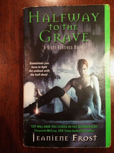 Jeaniene Frost - Halfway to the Grave 