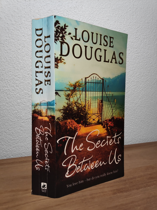 Louise Douglas - The Secrets Between Us   - Second-hand english book to deliver in Zurich & Switzerland