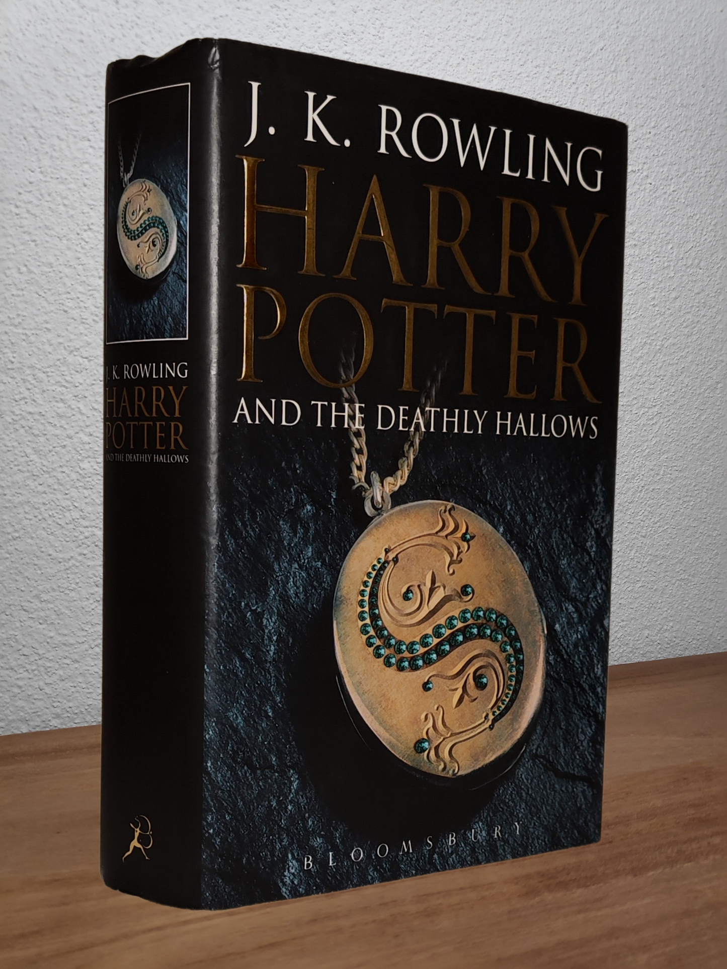  J. K. Rowling - Harry Potter and the Deathly Hallows  - Second-hand english book to deliver in Zurich & Switzerland