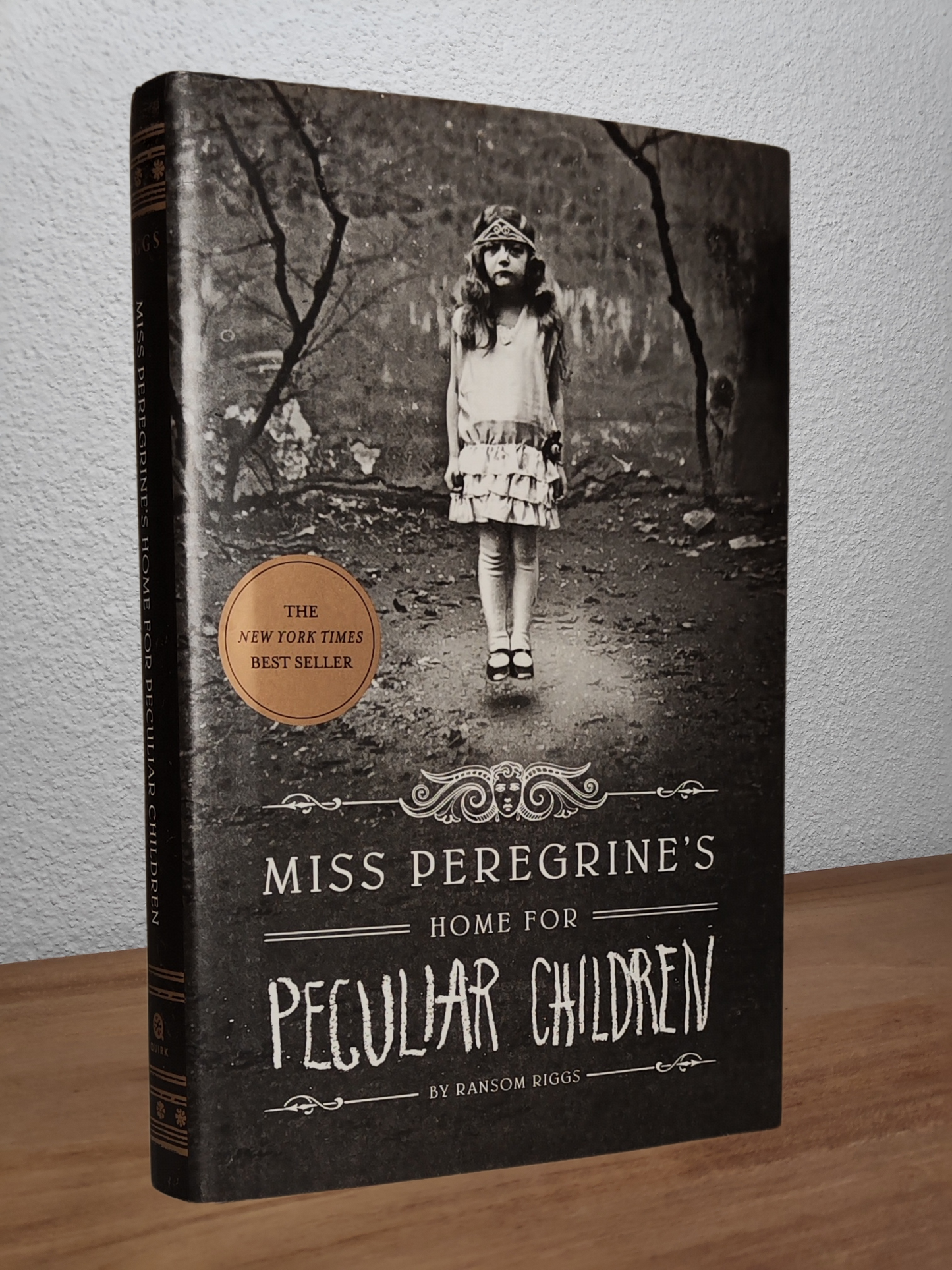 Ransom Riggs - Miss Peregrine's Home for Peculiar Children (Miss Peregrine's Peculiar Children #1)  - Second-hand english book to deliver in Zurich & Switzerland