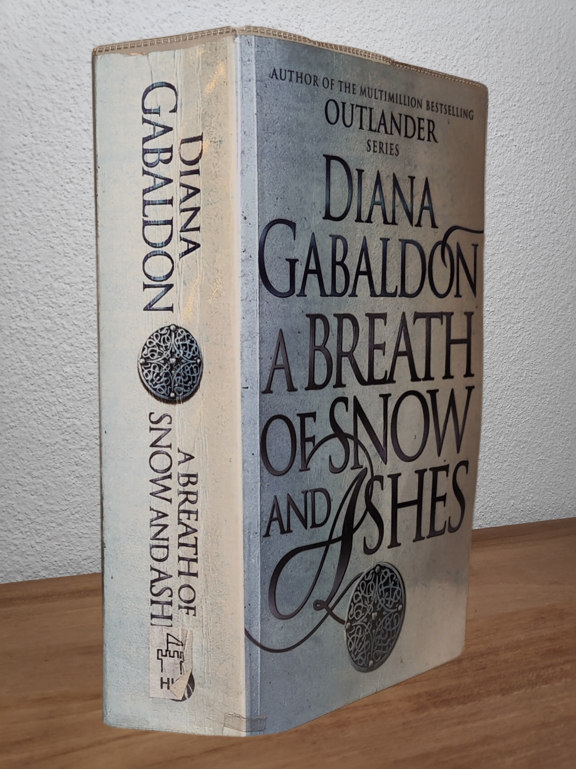 Diana Gabaldon - A Breath of Snow and Ashes (Outlander #6) - Second-hand english book to deliver in Zurich & Switzerland