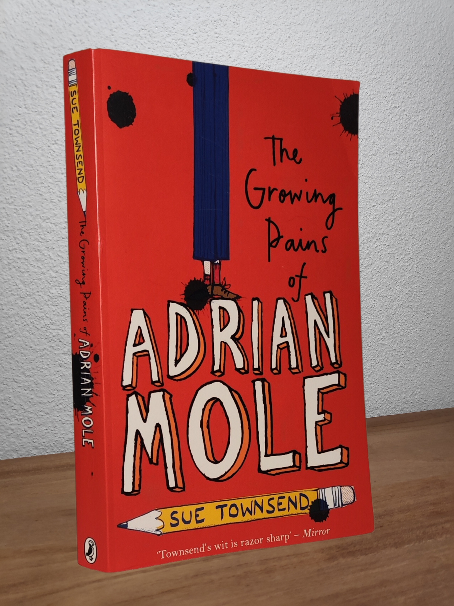 Sue Townsend - The Growing Pains of Adrian Mole  - Second-hand english book to deliver in Zurich & Switzerland