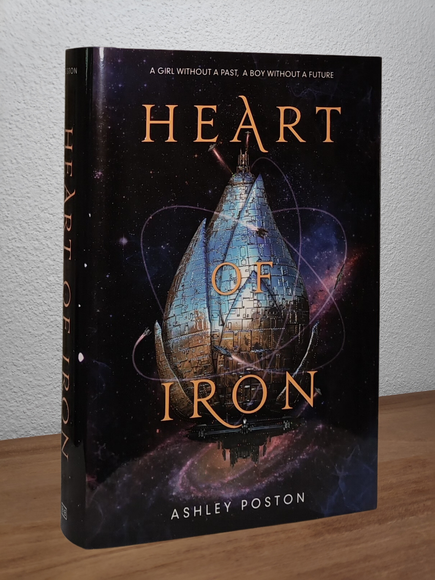 Ashley Poston - Heart of Iron - Second-hand english book to deliver in Zurich & Switzerland
