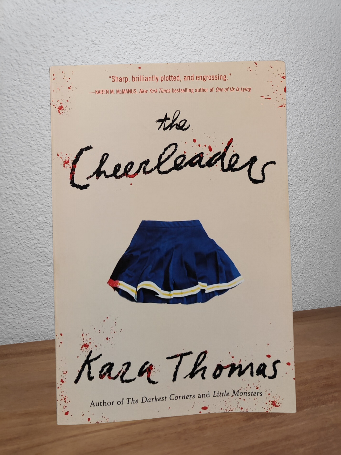 Kara Thomas - The Cheerleaders - Second-hand english book to deliver in Zurich & Switzerland