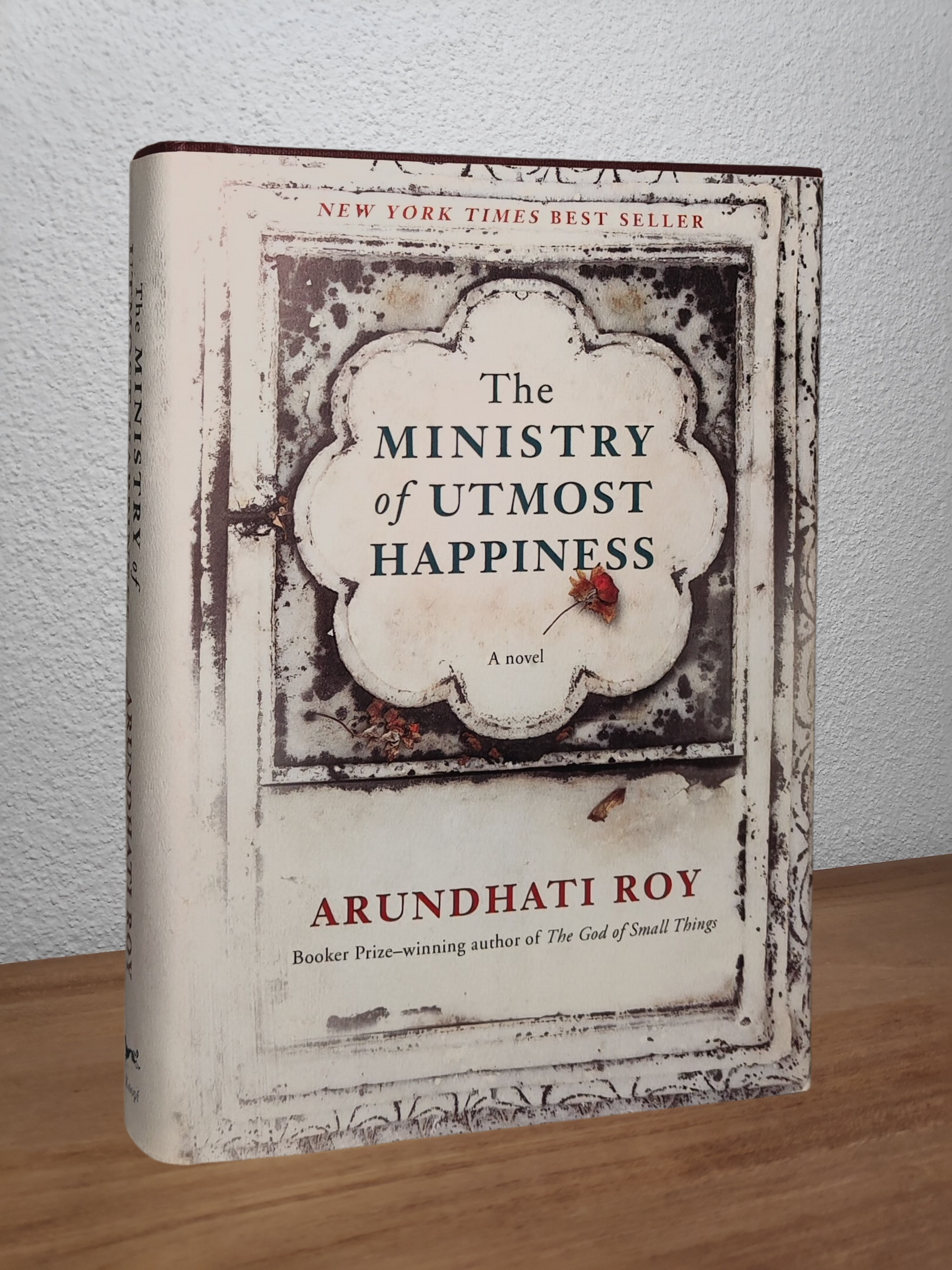 Arundhati Roy - The Ministry of Utmost Happiness - Second-hand english book to deliver in Zurich & Switzerland