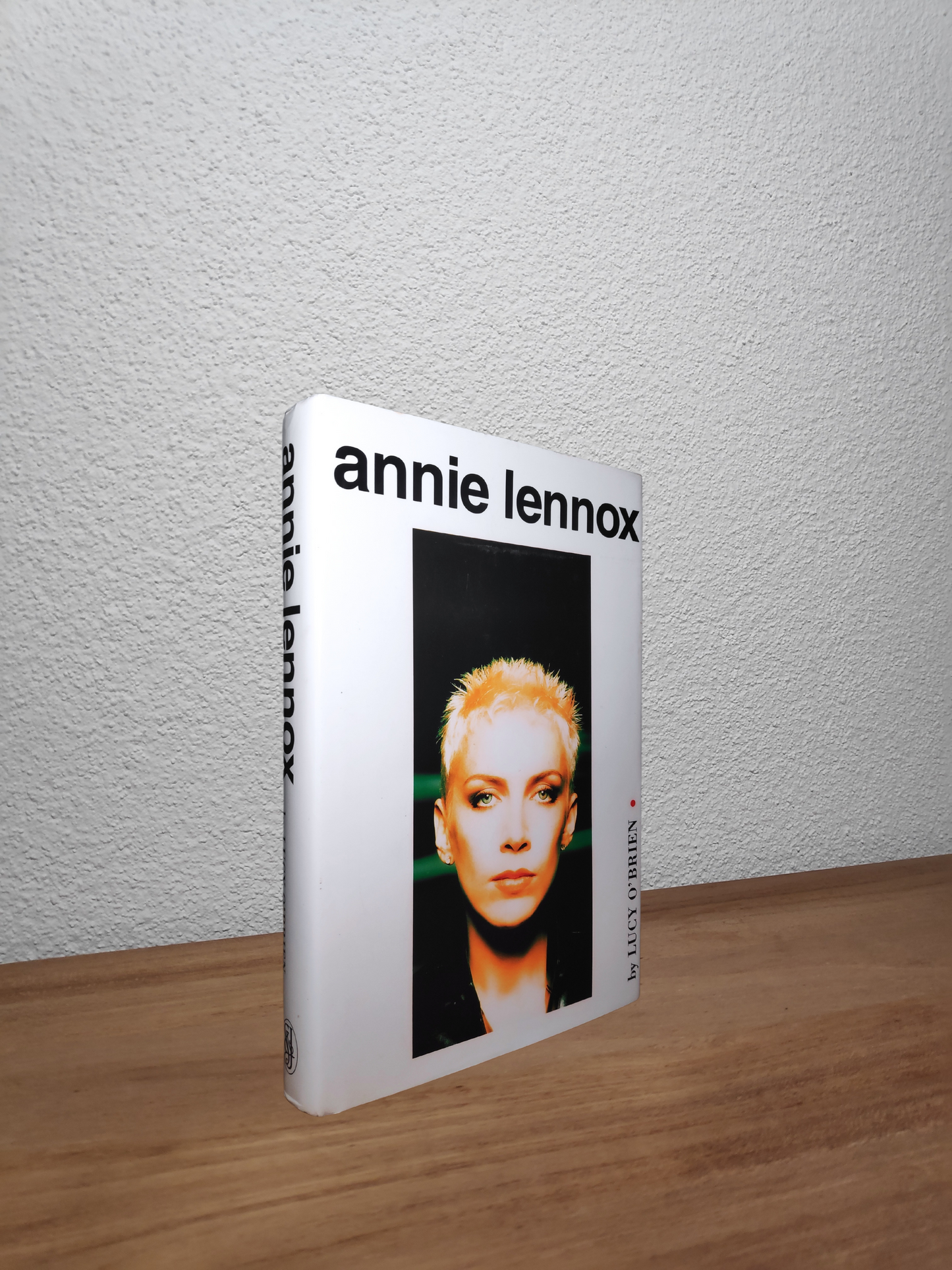 Lucy O'Brien - Annie Lennox  - Second-hand english book to deliver in Zurich & Switzerland